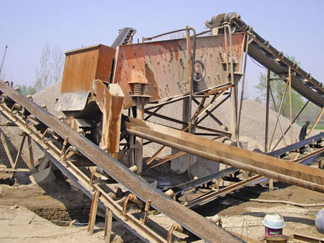 石英礦製砂機結構簡單，安裝、維修方（fāng）便、運行成本（běn）低